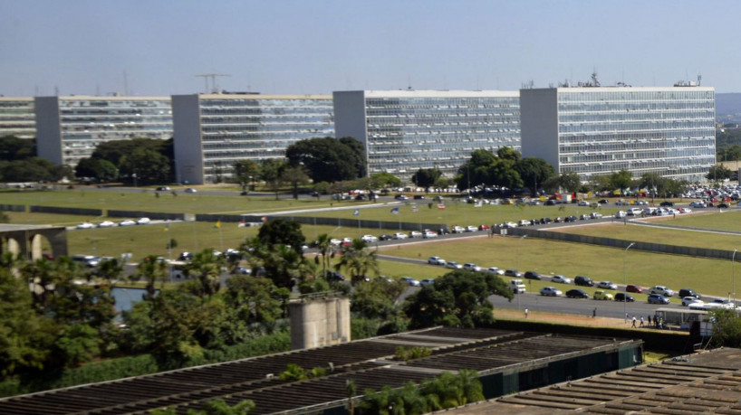 Brasília -  Para evitar confrontos entre manifestantes pró e contra impeachment a Secretaria de Segurança Pública do Distrito Federal definiu divisão de espaço na Esplanada dos Ministérios (José Cruz/Agência Brasil)