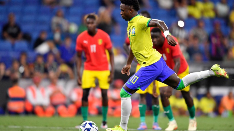 Em jogo marcado por protesto contra o racismo, Brasil goleou Guiné com gol de Vini Jr.