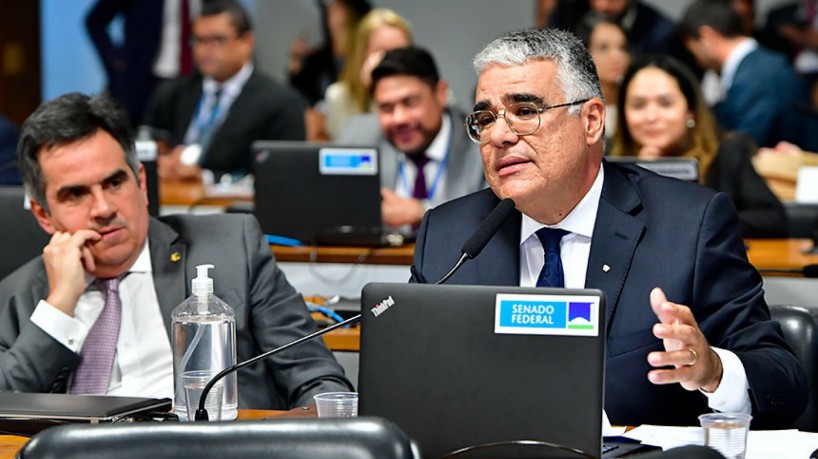 O senador cearense Eduardo Girão (Novo) durante agenda no Senado.