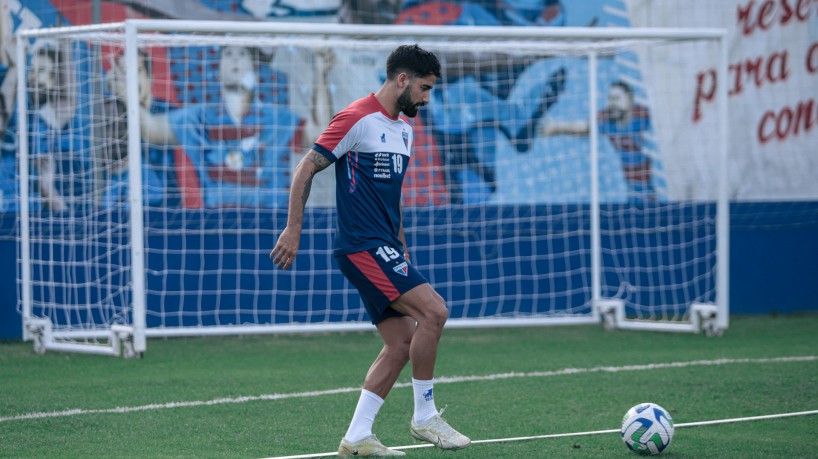 Zagueiro Brítez em treino do Fortaleza no Centro de Excelência Alcides Santos, no Pici