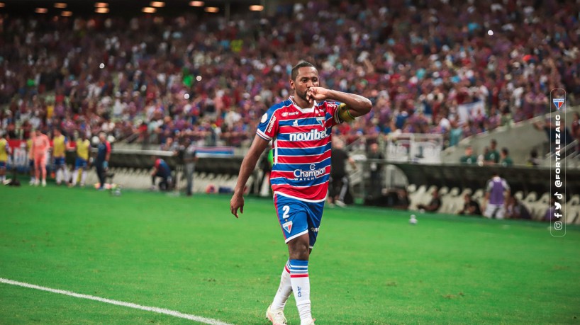 Lateral e capitão Tinga comemora gol diante do Atlético Mineiro pela Série A do Brasileirão 2023