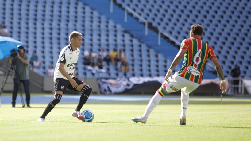 Atleta do Alvinegro de Porangabuçu divide o posto com Caio Dantas, do Vila Nova. Vagner Love é o artilheiro, com nove gols