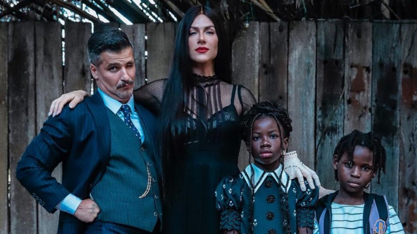 Titi Gagliasso Ewbank ganha festa temática da família Addams