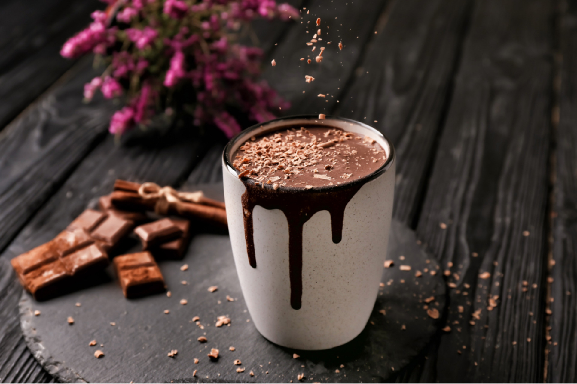 Chocolate quente cremoso (Imagem: Pixel-Shot | Shutterstock)