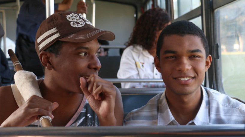 Cinebiografia de Claudinho e Buchecha é estrelada por Lucas Penteado e Juan Paiva
