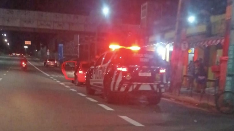 Um homem foi morto e três pessoas lesionadas no bairro Dias Macedo, em Fortaleza