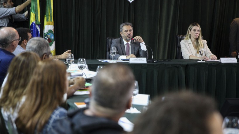 ￼ELMANO de Freitas reúne-se com 
seu secretariado no Palácio da Abolição