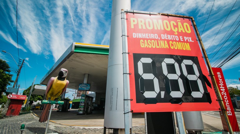 Postos de combustível são os estabelecimentos mais comuns a cobrar diferença de preços de acordo com a forma de pagamento