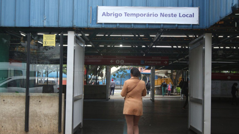 Abrigo temporário na estação Pedro II