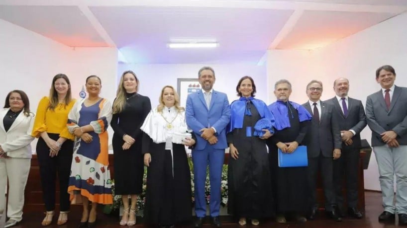 Elmano participa de cerimônia de outorga de título Doutor Honoris Causa a Izolda Cela