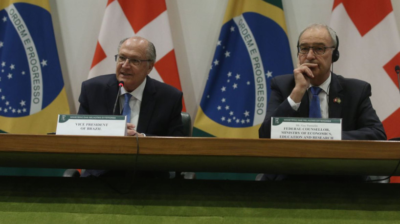 Brasília (DF) – 05/07/2023  - Fórum Brasil-Suíça de Investimentos e Inovação em Infraestrutura e Sustentabilidade, participam da abertura, os  ministros da Casa Civil, Rui Costa, do Desenvolvimento, Indústria, Comércio e Serviços, Geraldo Alckmin, o conselheiro federal, das pastas de Economia, Educação e Pesquisa da Suíça, Guy Parmelin,  e a secretária-geral das Relações Exteriores do Itamaraty, Maria Laura da Rocha.  Foto Valter Campanato/Agência Brasil.
