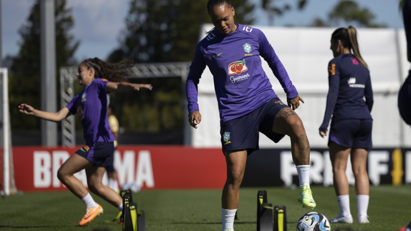 Marta treina na seleção brasileira para a Copa do Mundo Feminina