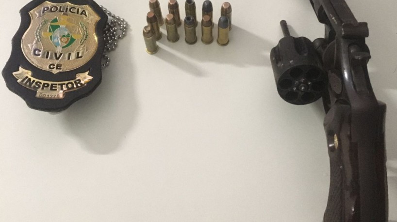Polícia apreendeu arma de fogo e munições com dupla alvo dos mandados de prisão 