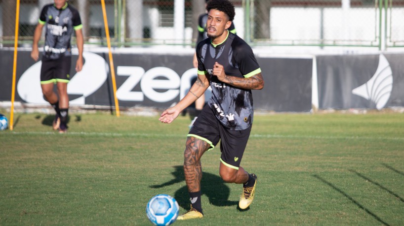 Lateral-esquerdo Willian Formiga em treino do Ceará no estádio Carlos de Alencar Pinto, em Porangabuçu