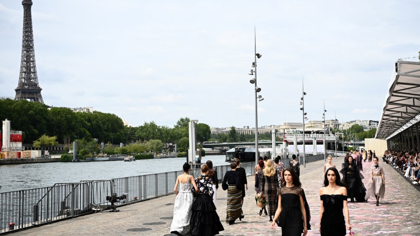 Chanel homenageia Maria Callas em desfile da alta-costura durante o Paris Fashion Week 2023 (PFW)