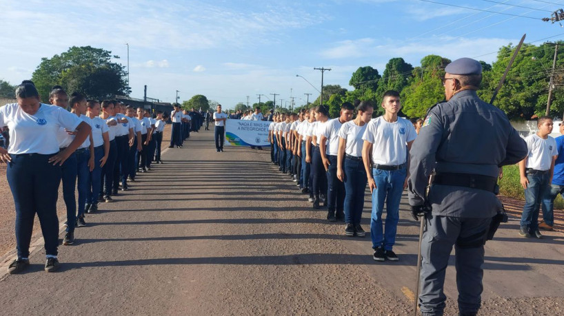 Foto de apoio ilustrativo. Municípios cearenses que adotaram modelo cívico-militar vão manter  proposta de ensino mesmo com extinção do programa pelo MEC