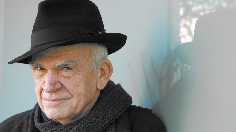 O autor Milan Kundera morreu aos 94 anos nesta quarta, 12