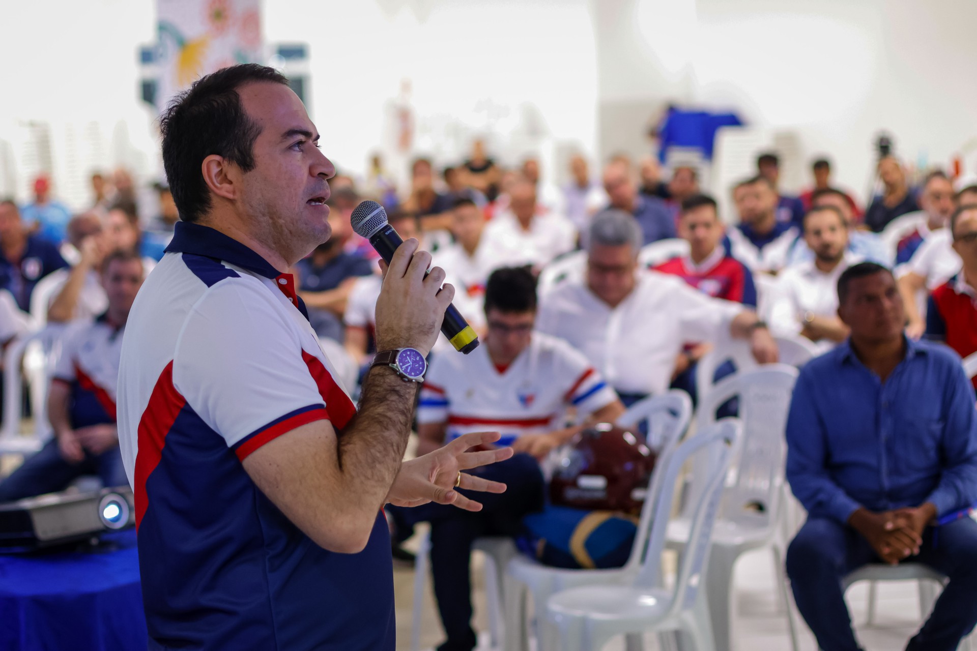 Marcelo Paz fez a apresentação ao público (Foto: AURÉLIO ALVES)