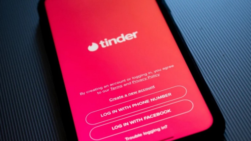 Com o Tinder Matchmaker, outras pessoas podem recomendar possíveis pares românticos para usuário 
