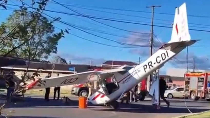 Avião fez pouso forçado no Paraná; veja vídeo