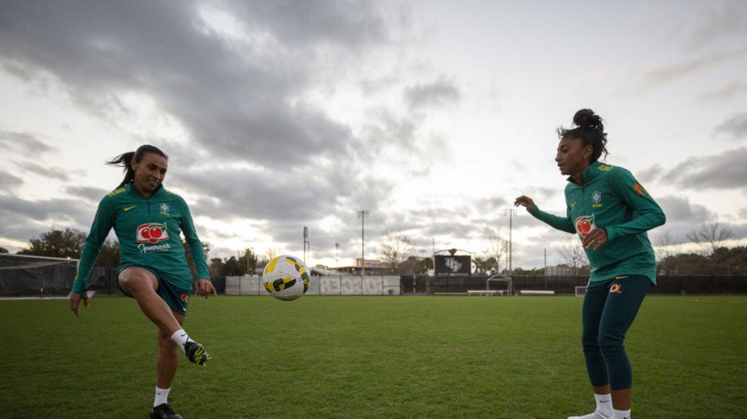 Com passagem de bastão, Marta lidera geração em última Copa do Mundo