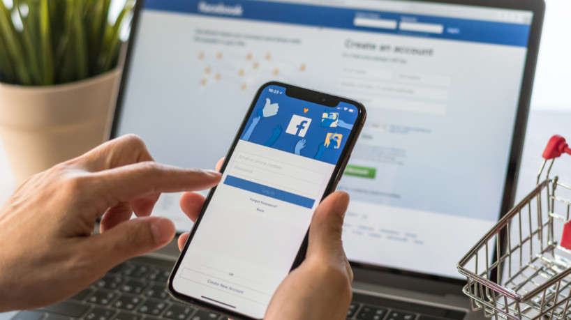 Facebook é uma das melhores plataformas digitais para divulgar conteúdo (Imagem: Shutterstock)