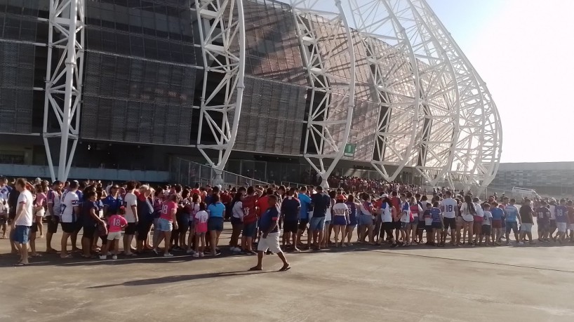 Torcida do Fortaleza precisou encarar uma enorme fila para assistir a partida entre o Leão do Pici e Cuiabá