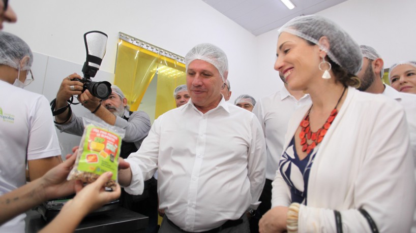 Ministro do Desenvolvimento Agrário e Agricultura Familiar do Brasil, Paulo Teixeira, visita fábrica do programa Mais Nutrição, na Ceasa de Maracanaú, na Região Metropolitana de Fortaleza