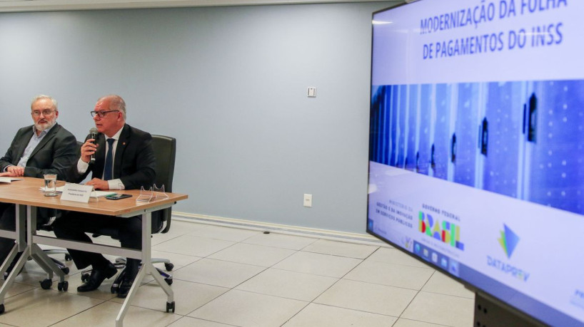 Brasília-DF, 19/07/2023, O  presidente da Dataprev, Rodrigo Assumpção, e o presidente do INSS, Alessandro Stefanutto, dão entrevista coletiva sobre a modernização tecnológica da folha de pagamentos do INSS, na sede da Dataprev, em Brasília. Foto: José Cruz/Agência Brasil