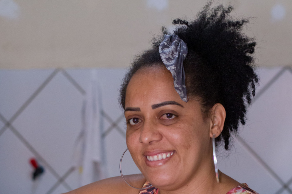 Jardenia tentou estudar para conseguir outro emprego, mas não teve tempo para continuar nas aulas (Foto: Samuel Setubal)