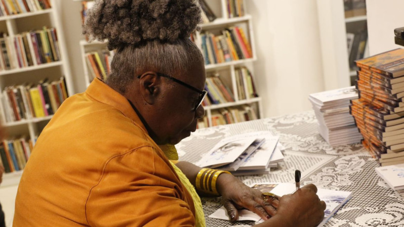 Rio de Janeiro (RJ), 20/07/2023 - A escritora Conceição Evaristo lança a Casa Escrevivência, um espaço aberto ao público com biblioteca, no Largo da Prainha. Foto: Fernando Frazão/Agência Brasil