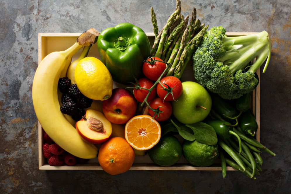 Alimentação saudável é necessária para manter eficácia do sistema imunológico(Foto: Elena Veselova/Shutterstock)