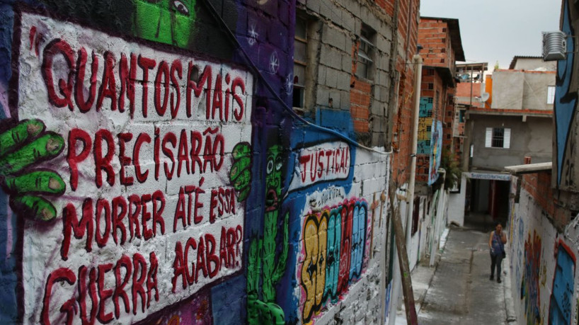  Beco é grafitado para homenagear os jovens mortos em Paraisópolis no ultimo domingo (1/12).