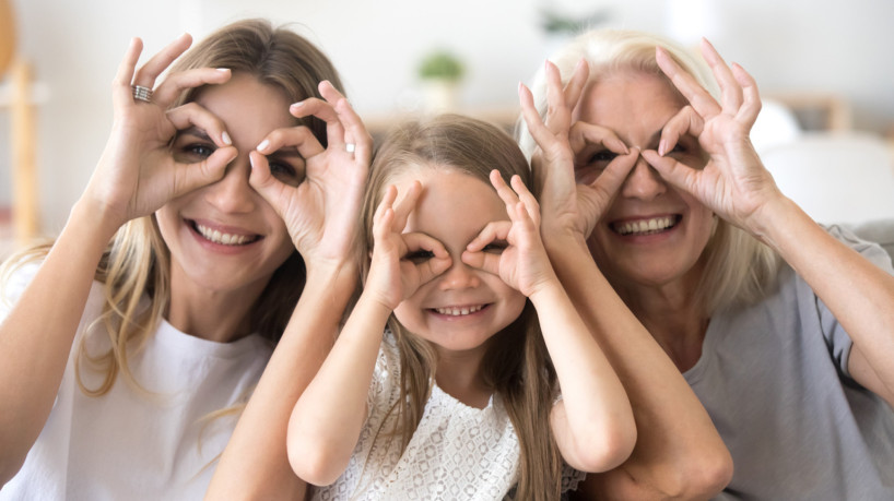 Riso e bom humor são importantes defensores para a saúde do corpo (Imagem: fizkes |  Shutterstock)