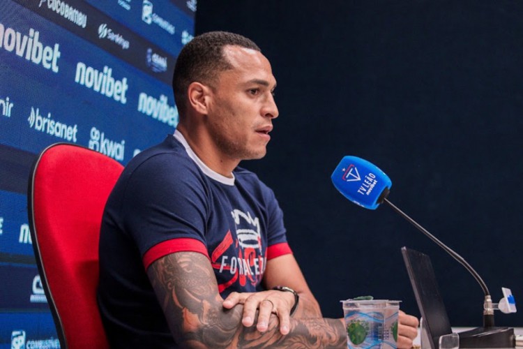 Titi, zagueiro do Fortaleza, durante entrevista coletiva