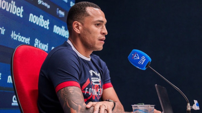 Titi, zagueiro do Fortaleza, durante entrevista coletiva