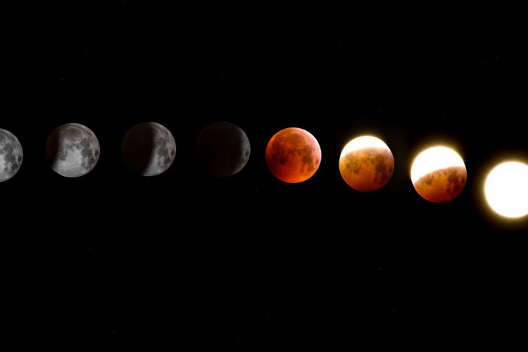 Um ciclo lunar inicia com a lua nova e dura, em média, 29,5 dias 