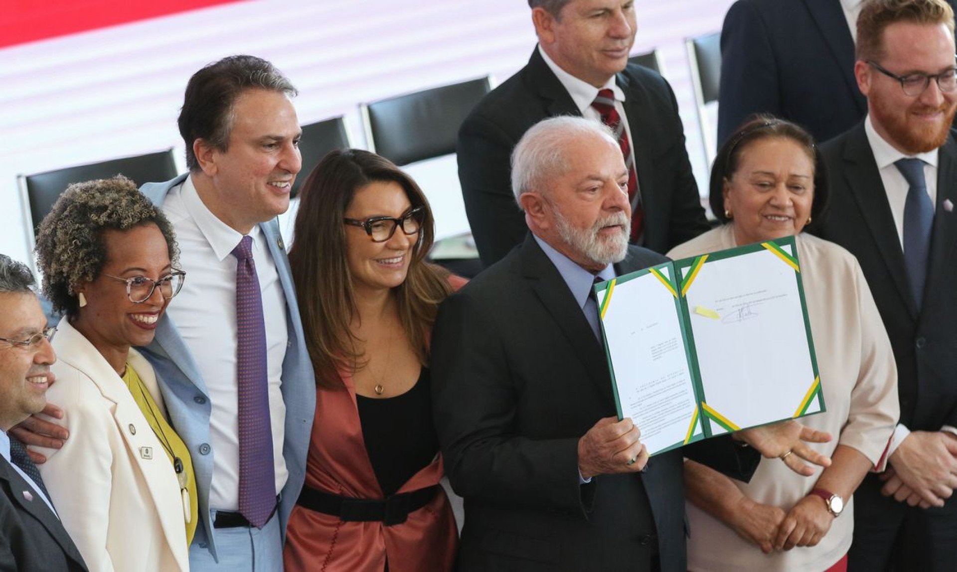 Brasília (DF), 31/07/2023, - O presidente Luiz Inácio Lula da Silva sanciona a lei que institui o Programa Escola em Tempo Integral, no Palácio do Planalto. Participam da cerimônia o ministro da Educação, Camilo Santana. Foto: José Cruz/Agência Brasil