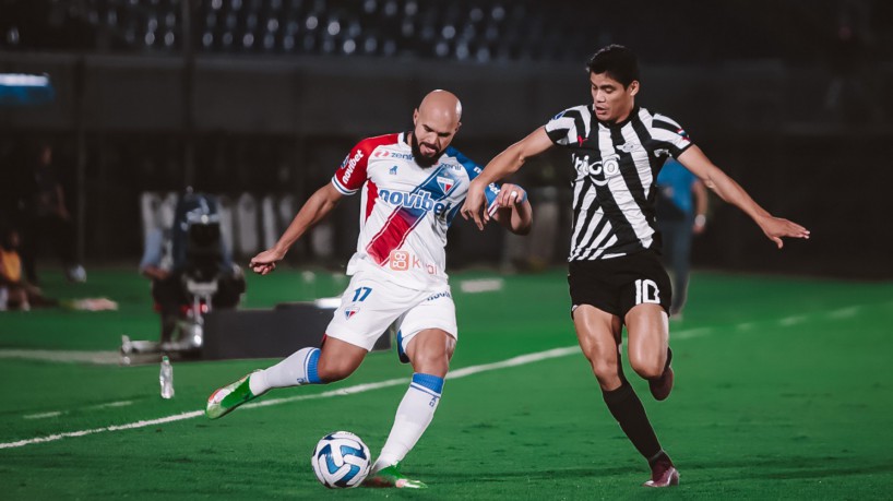 Zé Welison, do Fortaleza, durante jogo contra o Libertad pela Copa Sul-Americana