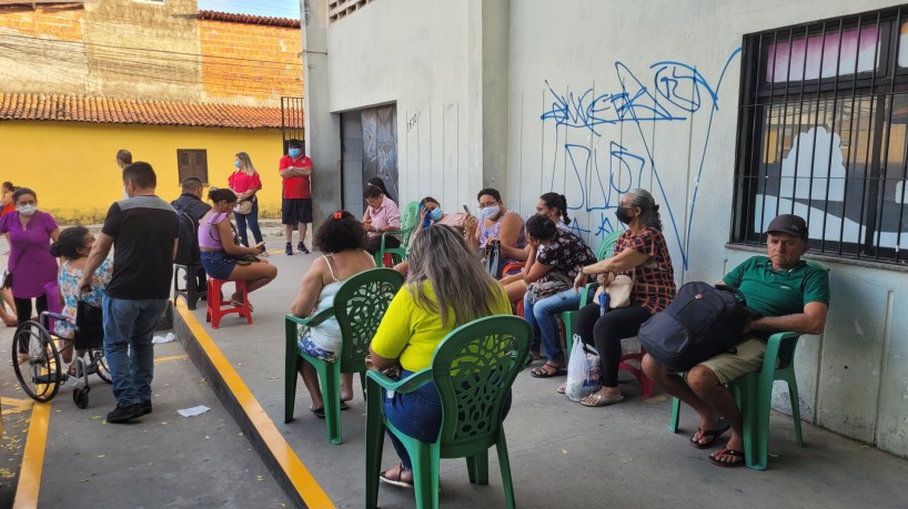 ￼PACIENTES chegam ao ICC de madrugada para garantir consulta mais cedo