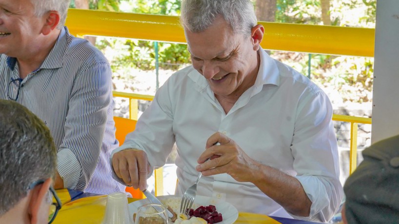 O prefeito de Fortaleza, José Sarto (PDT), em almoço no Mercado Central