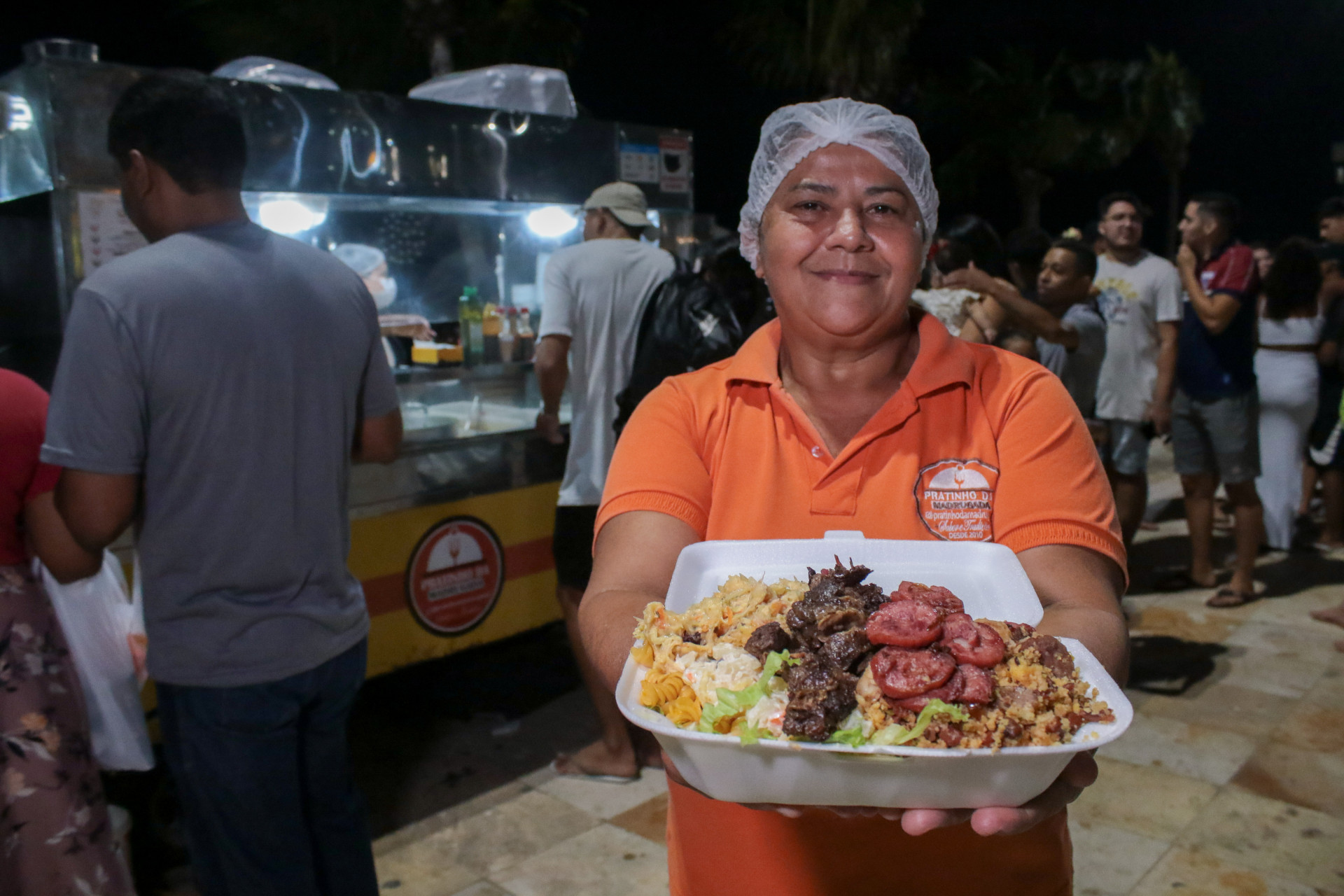 Pratinho da Madrugada atrai centenas de pessoas todas as noites na Beira-Mar de Fortaleza (Foto: Samuel Setubal)