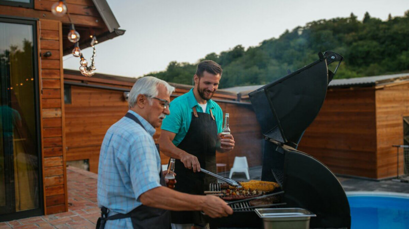 Churrasco é a opção de almoço ideal para comemorar o Dia dos Pais (Imagem: bbernard | Shutterstock)