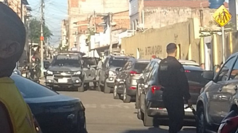 Moradores registraram movimentação policial durante tiroteio ocorrido na tarde desta quarta-feira, 9, no bairro Carlito Pamplona