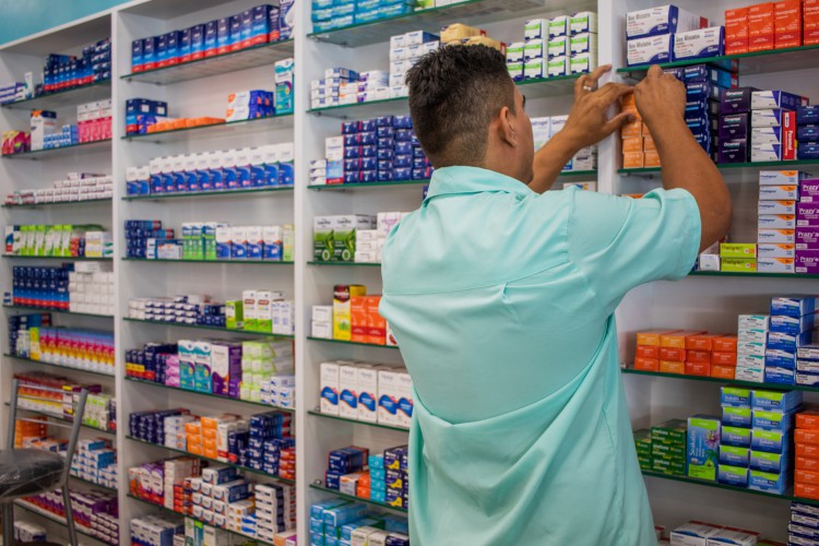 ￼VENDA de medicamentos inclui antibióticos