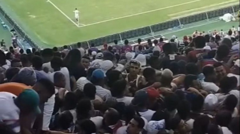 Tumulto na torcida do Fortaleza em jogo diante do Libertad