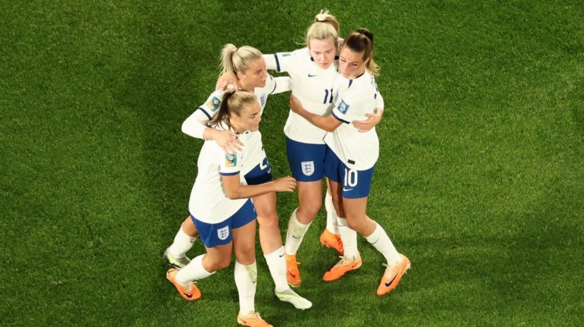 Inglaterra vence Colômbia de virada e está na semifinal da Copa