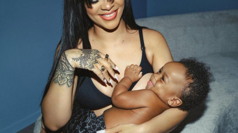 Rihanna e o filho, RZA, em foto de campanha da coleção maternidade.