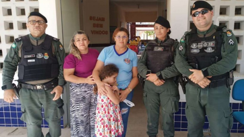 Uma menina de 5 anos saiu de casa para comprar doces e acabou se perdendo no município de Canindé