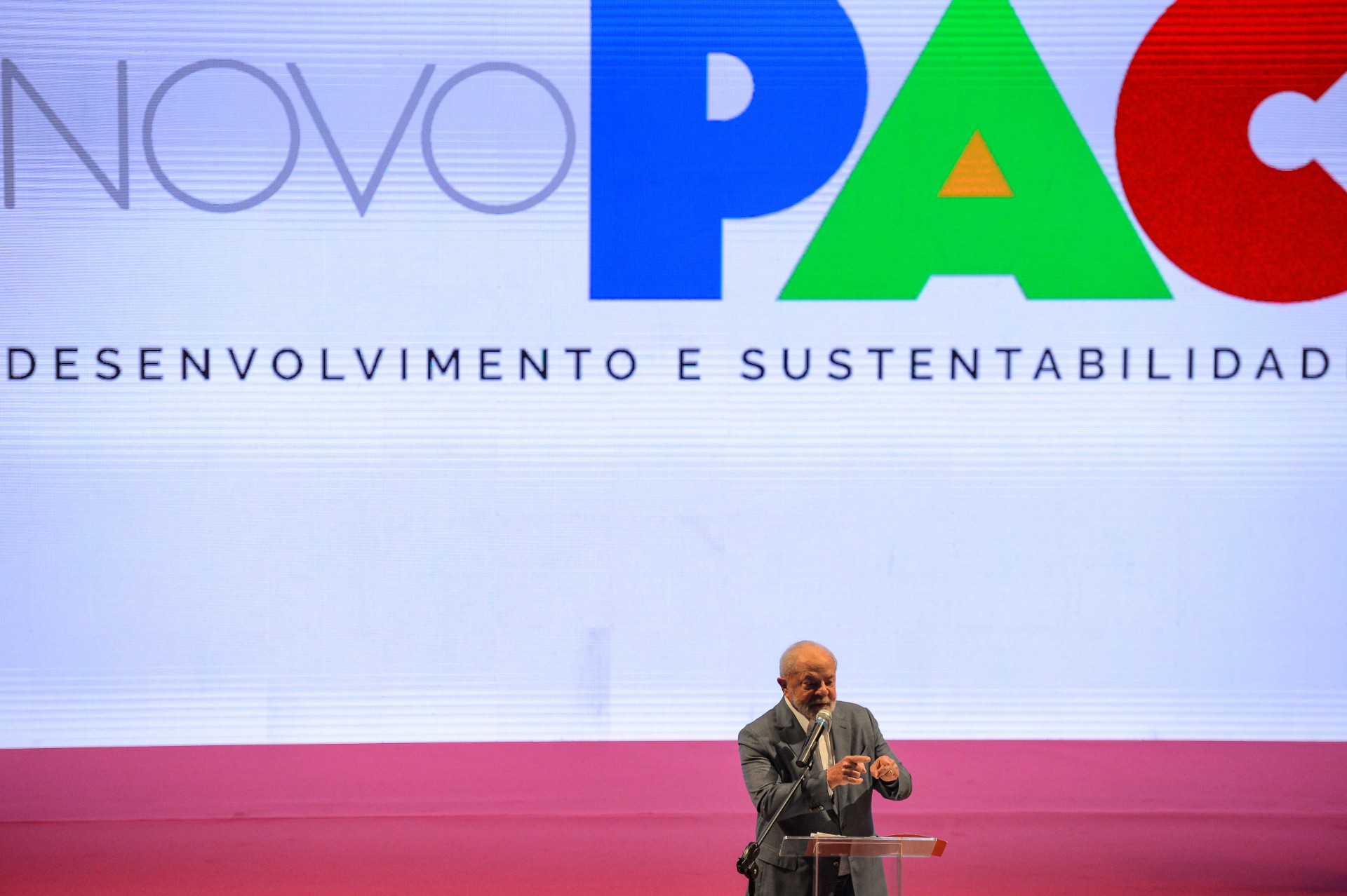 Lula durante lançamento do Novo PAC, no Theatro Municipal do Rio de Janeiro (Foto: Tomaz Silva/Agência Brasil)